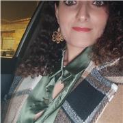 Abilitata alla professione forense. Laureata in giurisprudenza presso la Federico II, Napoli